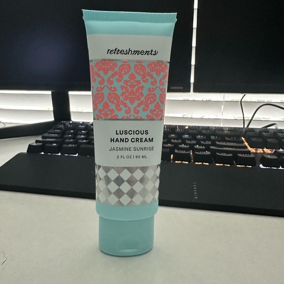 REFRESHMENTS Luscious Hand Cream - Picture 2 of 3